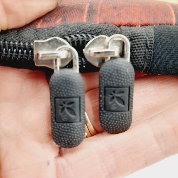 Union Jack Neoprene type fabric zippered protector for laptop or tablet. - Picture 6 of 7